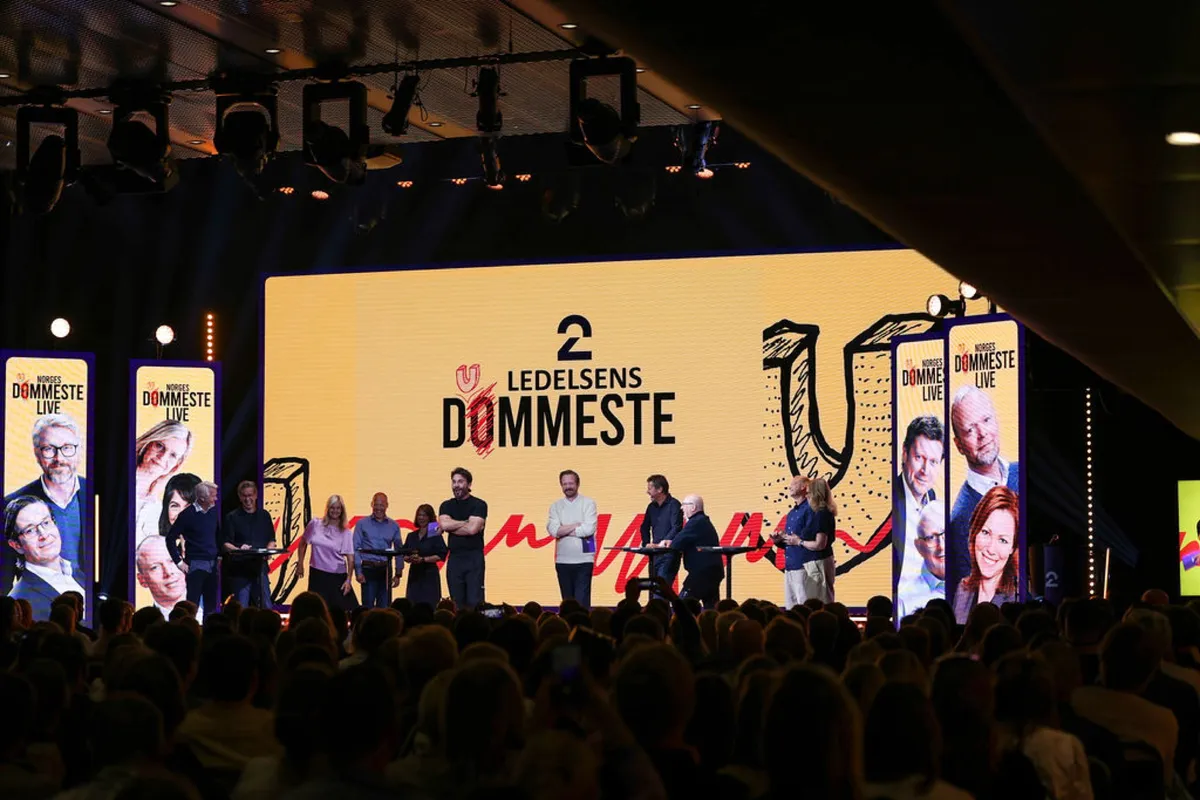 Seminar for TV 2-ansatte i Grieghallen, med fullsatt sal foran scenen